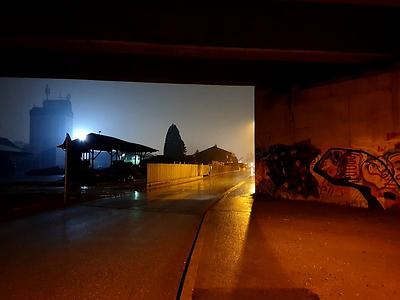 manchmal ist die unterwelt genau da, wo ich gerade stehe, und die nacht eine heimelige schatulle.