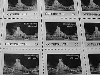 nein, ich hab den ganzen bogen nur fotografiert, aber nicht erworben, dafür hätte ich den halben stand aufkaufen müssen.