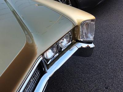 Yank Tank in voller Länge: Cadillac Fleetwood Eldorado.