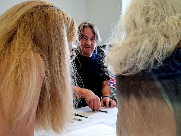 Joachim Karner erläutert Regeln der Perspekive.
