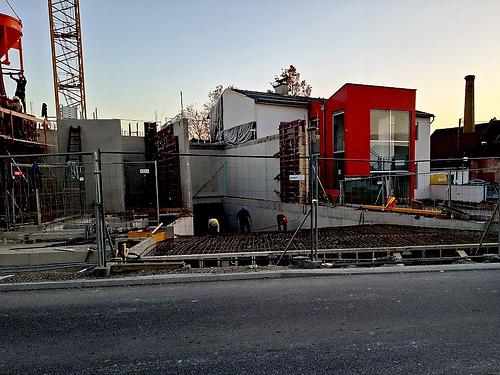 Der neuen Tiefgaragen-Zufahrt unter der Erde vorgelagert…