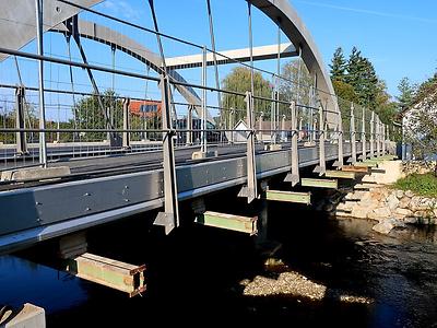 Bau der neuen Brücke über die Raab im Bereich Gleisdorf West.