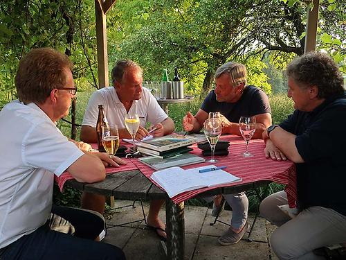 Auftakt im Gasthaus Saulauf, von links: Werner Höfler, Peter Moser, Richard Mayr und Jörg Klauber. (Foto: Martin Krusche)