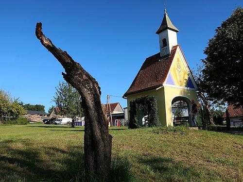 Dorfkapelle (mit Glocke) in Hofstätten. ( Auf der Karte )