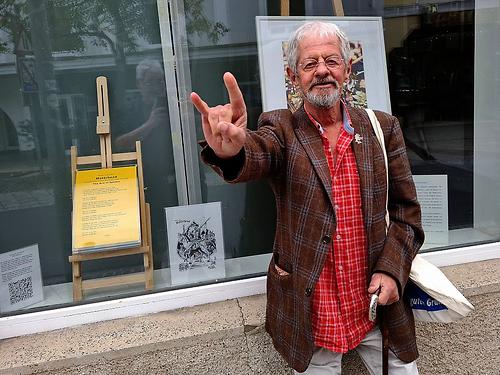 Chris Scheuer vor dem Gleisdorfer Zeit.Raum: „Es ist Rock & Roll!“