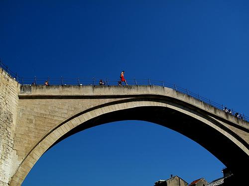 Eine Brücke über die Neretva