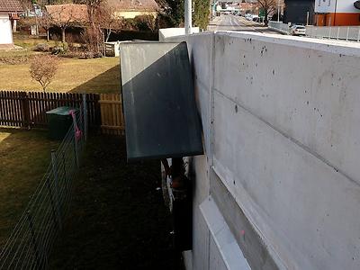 Nun ist das Artefakt an der entlegenen Seite der Wand gelandet. Sieht aus, als wurde der Kreuzstamm dazu gekürzt. (Foto: Martin Krusche)