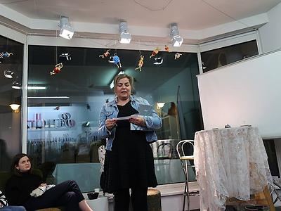 Schauspielerin Carola Gartlgruber hat die Veranstaltung furios abgeschlossen. (Foto: Martin Krusche)