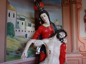 Teil eine stattlichen Kapelle: Die Pieta von Wünschendorf.