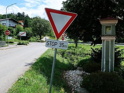 da ist an manchen stellen eine menge lesesoff auf den straßen.