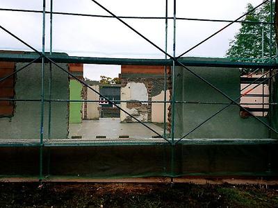 so schieben wir bauten ineinander, festung um festung, als fundamente nächster ruinen…