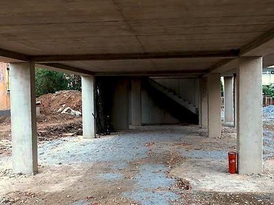 genau da stand die laube im garten des hauses, das mein erstes quartier in gleisdorf gewesen ist. merwürdiges leben, dessen referenzpunkte sich so radikal verwandeln.