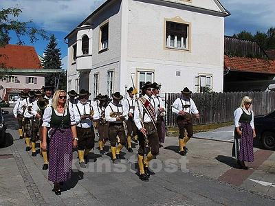 Blasmusik wie die der Stadtkapelle Gleisdorf zählt zwar zur Volkskultur, aber nicht ohne weiteres zur Volksmusik; ihre Repertoire reicht durch die Zeiten und Musikgenres. (Foto: Martin Krusche)