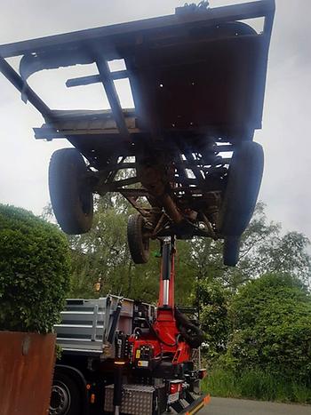 Rarität aus vergangenen Tagen: der Steyr-Puch Landwagen wird restauriert. (Foto: Fredi Thaler)