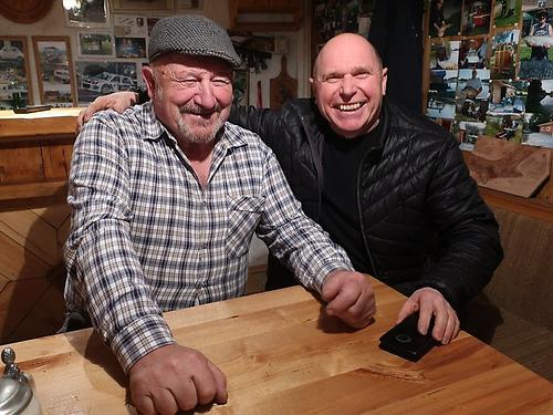 Zwei Schrauber bei guter Laune: Feinmechaniker Karl Lagler (links) und Gastronom Gottfried Lagler.