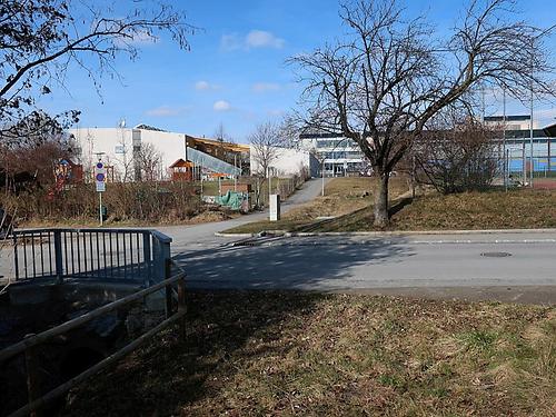 Hier beginnt diese kurze Freiluftpassage des Greithbachs.