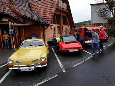 Kevin Lagler (2.v.r.) bleibt und schraubt weiter.