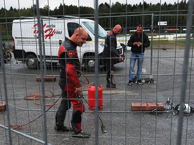 Boden aufwischen hätte nix genutzt. Slso: Flammenwerfer!