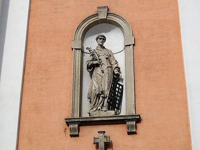 GLD001: Laurentius von Rom, Figur des Patrons an der Stadtpfarrkirche