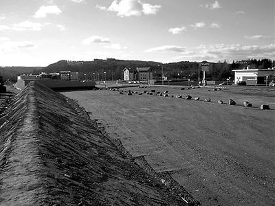 agora, ingenos, drive in-wurm, kino. im jahr 2003 war am südrand von gleisdorf noch viel bewegung, inzwischen sind dinge an ihrem platz.