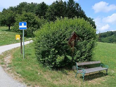 ALB039: An diesem Wegkreuz hat sich das Wetter über Jahre abgearbeitet.