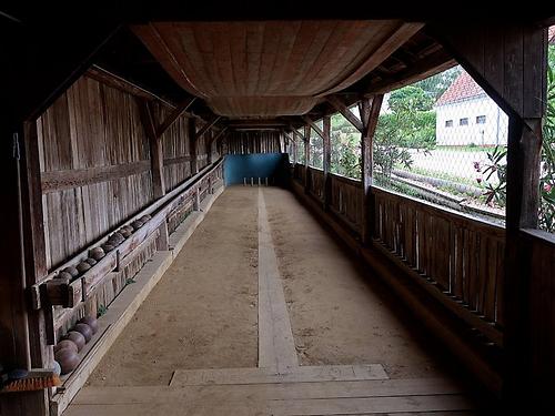 Loambudl: eine Kegelbahn der alten Art (Gasthaus Leiner).