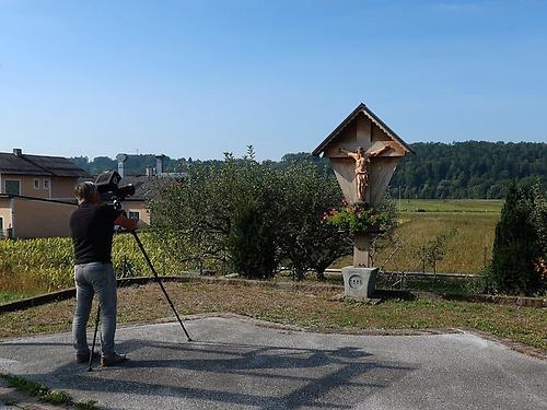 Kastenkreuz bei der Bushaltestelle an der alten Dorfstraße. ( Auf der Karte )