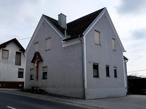 Wandkreuz in Wünschendorf. ( Auf der Karte )