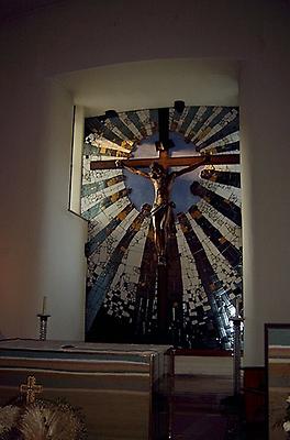 Die Kirche von innen, Strahlenkreuz. Bild ist aus Wikicommons- unter GNU General Public License 