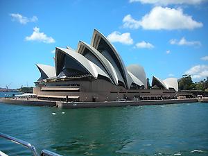 Bild aus wikicommons800px-Circular_Quay,_Sydneyoperahhouse.jpg