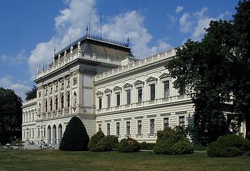 Fassade der Karl-Franzens-Universität in Graz