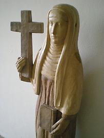Statue der hl.Katharina von Siena von Bildhauer Josef Papst, Geistliches Forum Katharina von Siena, Wien, 