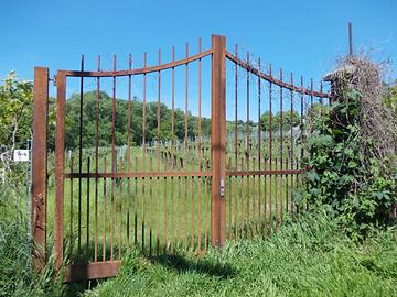 Gittertor zu Weingarten zwischen Grinzing und Nußdorf am Hange des Kahlenberges