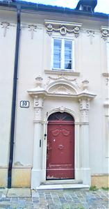 Dreimäderlhaus, Portal