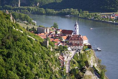 Dürnstein an der Donau, links die Ansätze der Ruine 'Tyenestein'