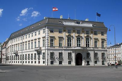 Zur Zeit Kaunitz-Rietberg war hier das Außenamt für die Habsburger-Monarchie eingerichtet. Heute ist es das Bundeskanzleramt