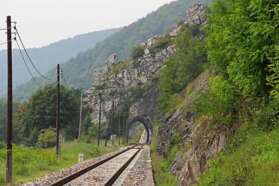 Teufelsmauer, seit 1929 Naturdenkmal, Tunnel der Wachaubahn