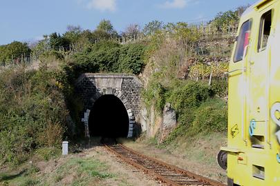 Portal des Schlossbergtunnels bei Dürnstein