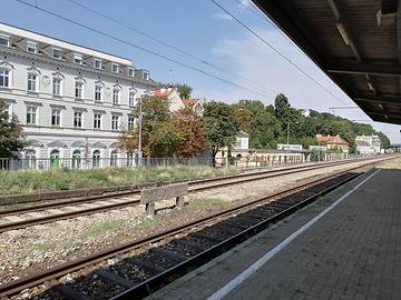 Bahnhof Nußdorf. Bahnsteige 2 und 1