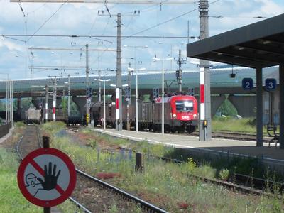 Güterzug unterwegs, Bahnhof Nußdorf