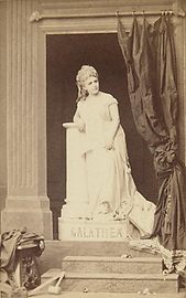 Minna Wagner, deutsche Sängerin, als Galathea in Franz von Suppè s Die schöne Galathée, Wiener Carltheater 1865. Sie war 30 Jahre lang die erste Ehefrau Richard Wagners