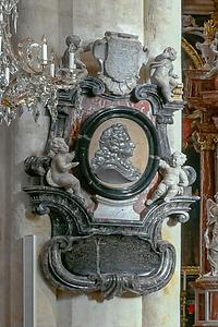 Reliefbildnis 'Johann Kaspar Graf von Cobenzl' (Blei auf Marmor) auf dessen Grabmal im Dom zu Graz- Gegenüber der Kanzel - Ausschnitt eines Foto von Isiwal, Wikimedia Commons - Gemeinfrei