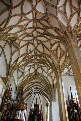 Pfarrkirche Königswiesen. Gewölbe mit Schlingrippen, Architektur der Donauschule - Foto: Wikimedia Commons - Gemeinfrei