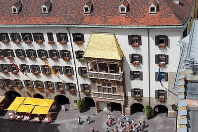 Goldenes Dachl. Gesamtansicht des Ansitzes, Innsbruck - Foto: Wikimedia Commons - Gemeinfrei