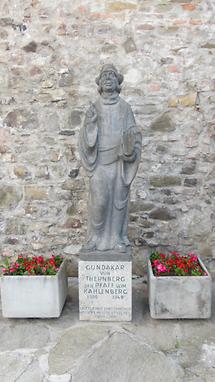 Gundakar von Thernberg, Der "Pfaff vom Kahlenberg", Statue, 1981