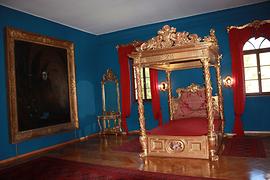 Fürstenzimmer mit Bett im Schloss Porcia. Ob es dieses Bett war, das damals beim Besuch Maria Theresias und Franz Stephans zusammenkrachte, bleibt dahingestellt