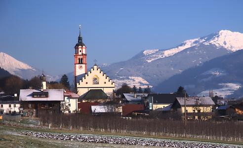 Basilika St. Michael vom Westen - Foto: Haneburger (Dezember 2009) Wikimedia Commons - Gemeinfrei