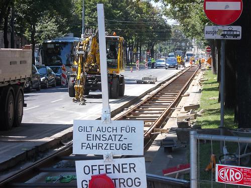 Gleiserneuerung, Schottenring, Richtung Universität (10. Juli 2016 11:37)