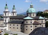 Salzburger Dom gesehen von der Festungsgasse; Südostseite (24. Mai 2010) - Foto: LepoRello (Wikipedia), Wikimedia Commons - Gemeinfrei