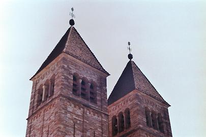 Benediktinerabtei Seckau, Steiermark. Kirchtürme - mit Pyramidendächer - in neoromanischen Stil (1886) (Sommer, um 1990?)